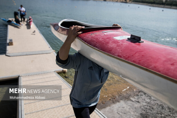 Women’s rowing competitions held in Tehran's Azadi Lake
