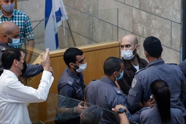 اسیر فلسطینی زندان جلبوع مورد ضرب و شتم شدید قرار گرفته است