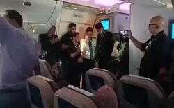 عزاداری مسافران هواپیمایی پاکستان در پرواز به سمت دمشق