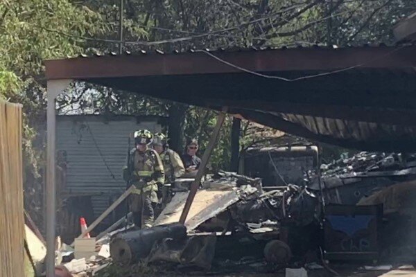 Military jet crashes in Texas backyard, injuring 2 pilots