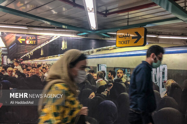 متروی تهران همواره یکی از شلوغ ترین فضاهای عمومی شهر تهران به شمار می آید