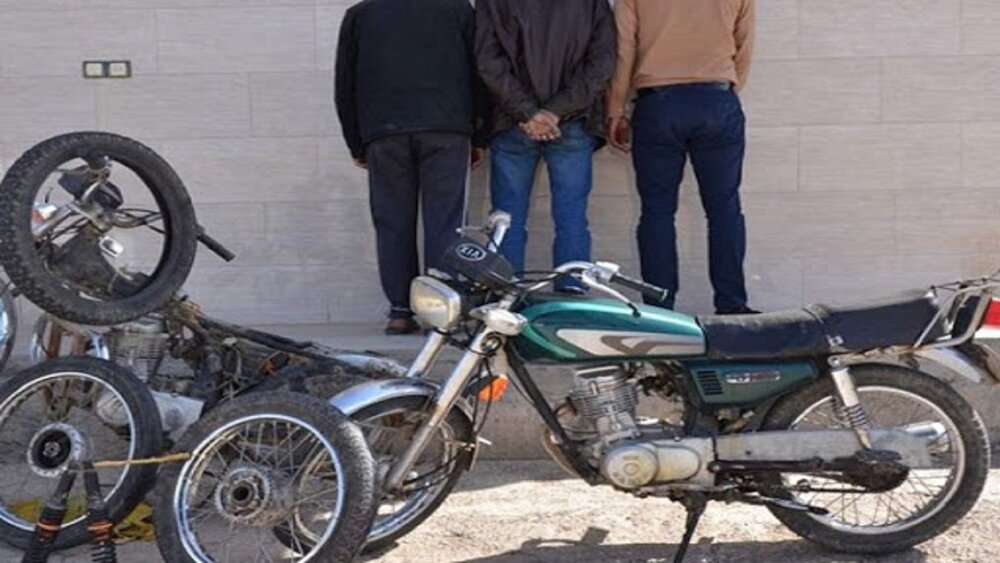 اعضای باند ۵ نفره سرقت موتورسیکلت در قم دستگیر شدند