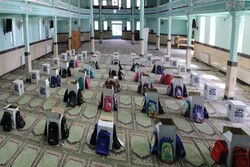 دانشجومعلمان یزد ۳۰۰ بسته لوازم التحریر در مناطق محروم توزیع کردند