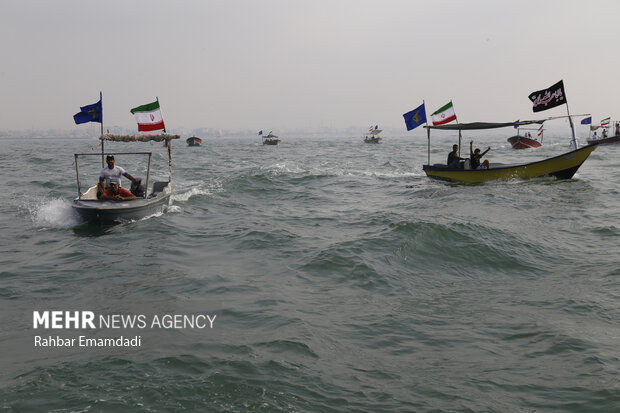 رژه بیش از ۲۵۰ شناور در استان هرمزگان