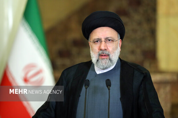 رئيسي يدعو الشعب الايراني للمشاركة في مسيرات ذكرى انتصار الثورة الاسلامية