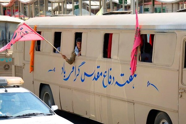 حرکت نمادین کاروان اتوبوس‌های اعزام رزمندگان دفاع مقدس در تهران