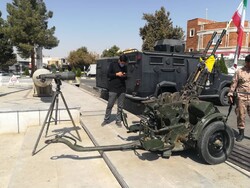 نمایشگاه ادوات نظامی گردان فاتحین سپاه در ورامین افتتاح شد