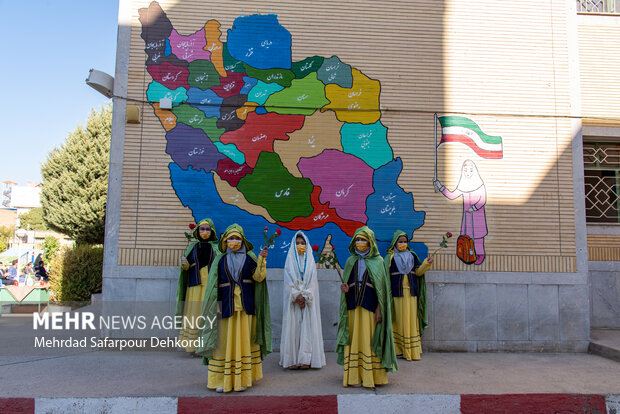 آیین بازگشایی مدارس و جشن شکوفه ها