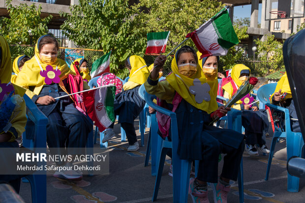 آیین بازگشایی مدارس و جشن شکوفه ها