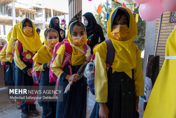 آیین بازگشایی مدارس و جشن شکوفه ها