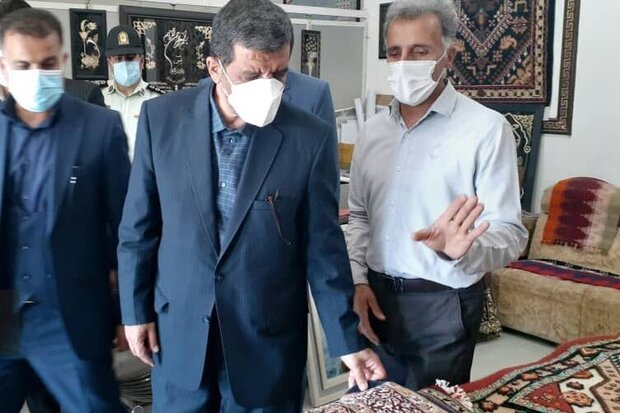 وزیر میراث فرهنگی از بازارچه صنایع دستی شهر ایلام بازدید کرد