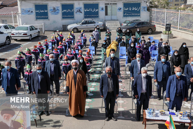 برگزاری جشن شکوفه ها و غنچه ها در دبستان ناحیه یک تبریز