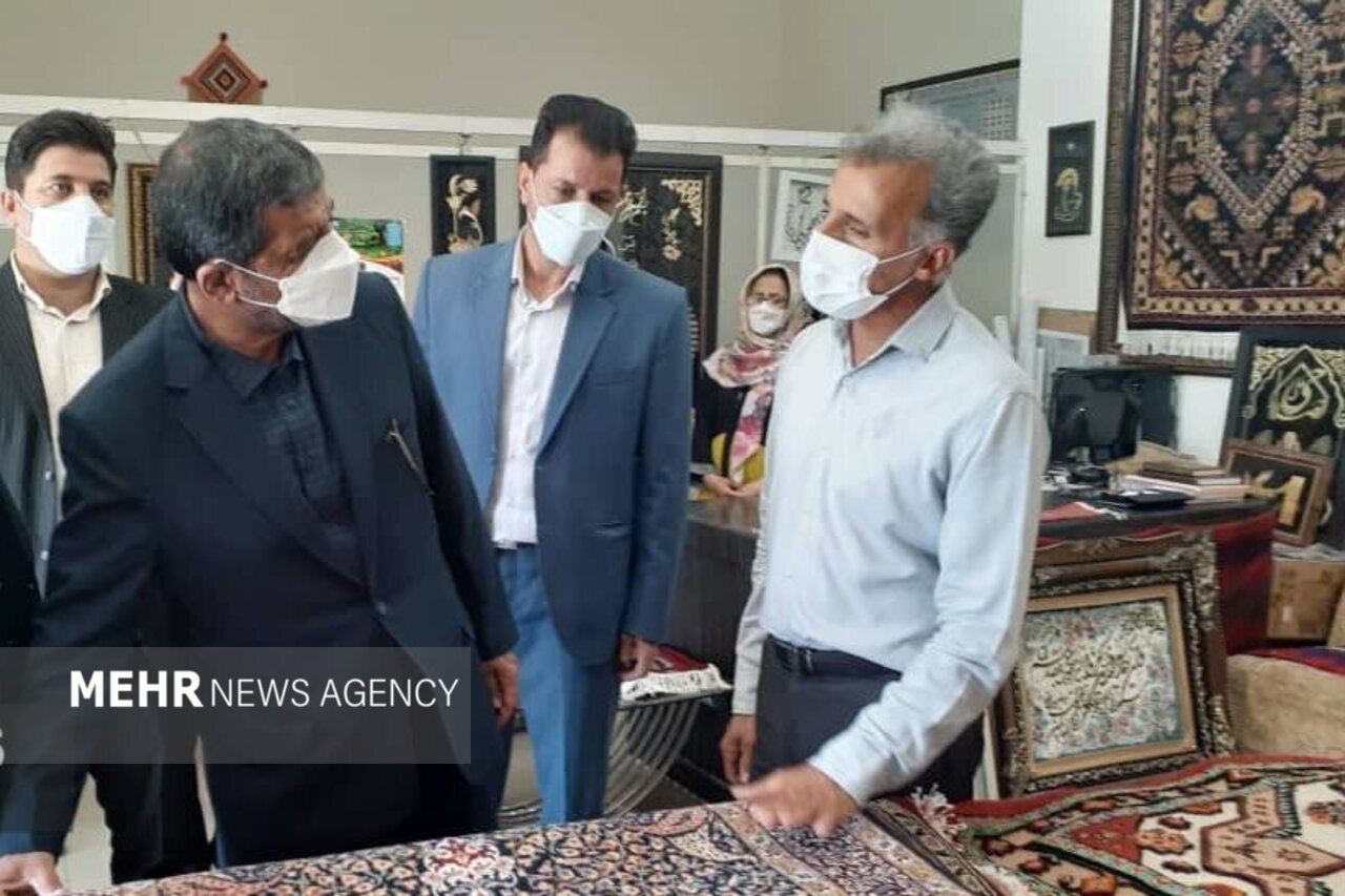 وزیر میراث فرهنگی از بازارچه صنایع دستی شهر ایلام بازدید کرد
