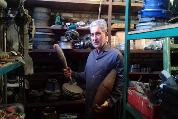پشت جبهه ای به پهنای ایران/ تراش ادوات جنگی در یک کارگاه کوچک