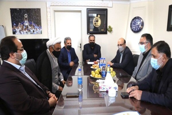 آجرلو رسما کارش را در استقلال آغاز کرد