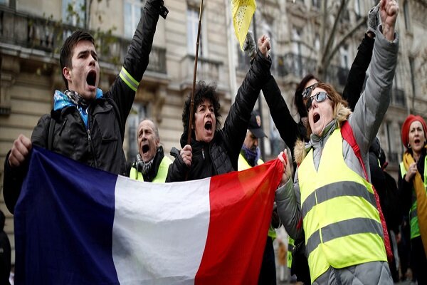 تظاهرات گسترده فرانسوی‌ها علیه سیاست‌های «ماکرون» آغاز شد