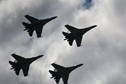 3 Su-35 jets escort US B-52 bomber out of Russian airspace
