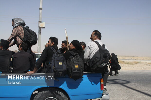 ازدحام زائران پس بازگشایی موقت مرز مهران