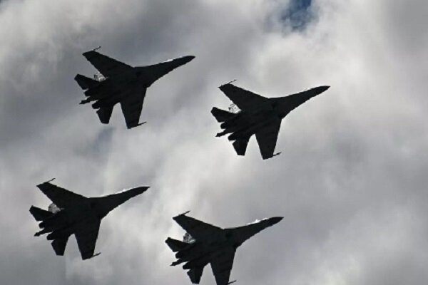 3 Su-35 jets escort US B-52 bomber out of Russian airspace