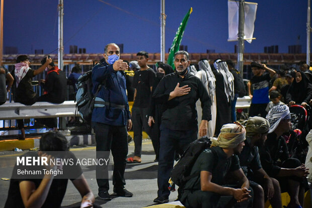 Pilgrims en route to Karbala ahead of Arbaeen