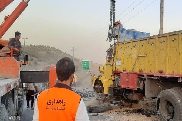 واژگونی یک دستگاه کامیون در محور تهران-جاجرود