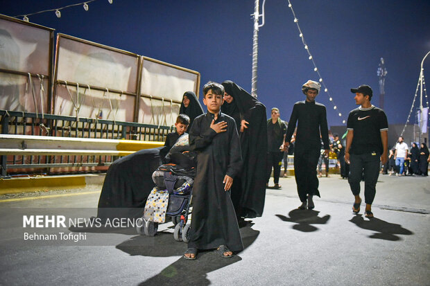 Pilgrims en route to Karbala ahead of Arbaeen