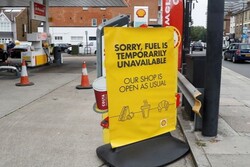 ‘Up to 90 percent’ of UK petrol pumps dry amid panic buying