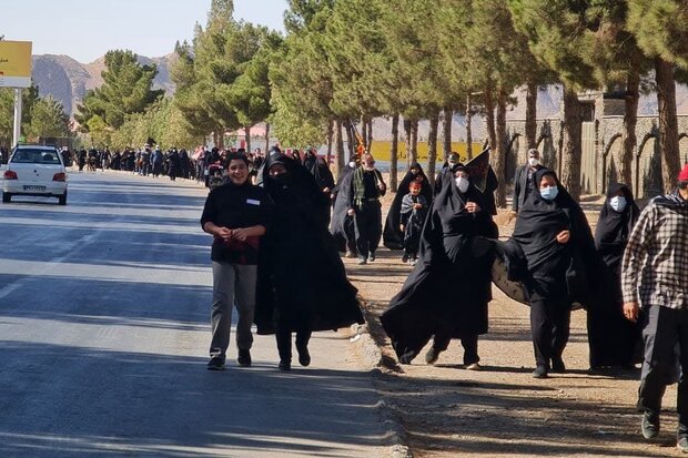 جاماندگان در مسیرهای ارادت/ مردم قومس با زائران کربلا همراه شدند