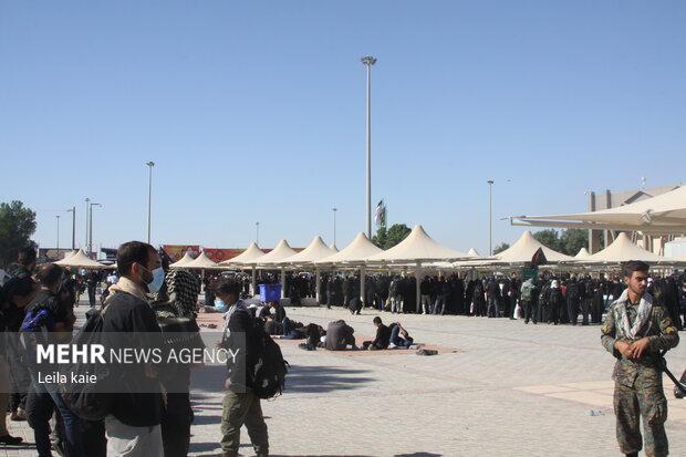 تردد زائران اربعین در پایانه مرزی مهران