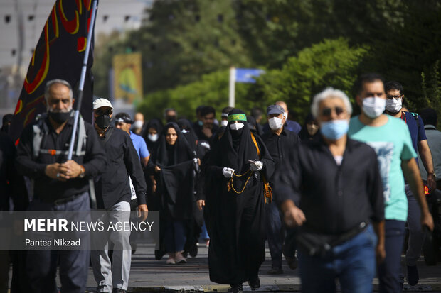 مراسم راهپیمایی جاماندگان اربعین حسینی با حضور عاشقان حسینی در تهران برگزار شد