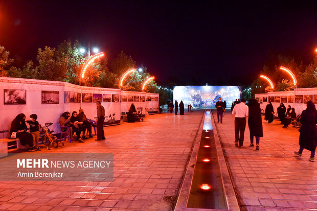 نمایشگاه آثار نخستین سوگواره ملی عکس «راه دل» در شیراز