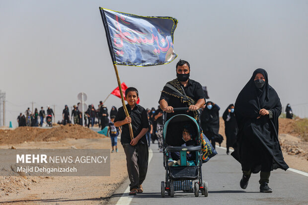 پیاده روی جاماندگان اربعین حسینی در یزد