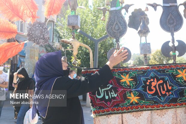 ابراز ارادت عاشقان حسینی در پیاده روی اربعین سنندج