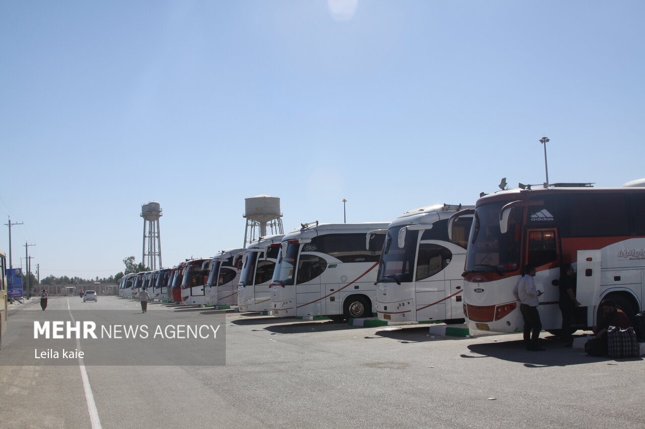 بازگشت زوار از مهران و شلمچه/ تأمین ۵۰۰۰ دستگاه اتوبوس/ تسهیل خدمات گذرنامه‌ای