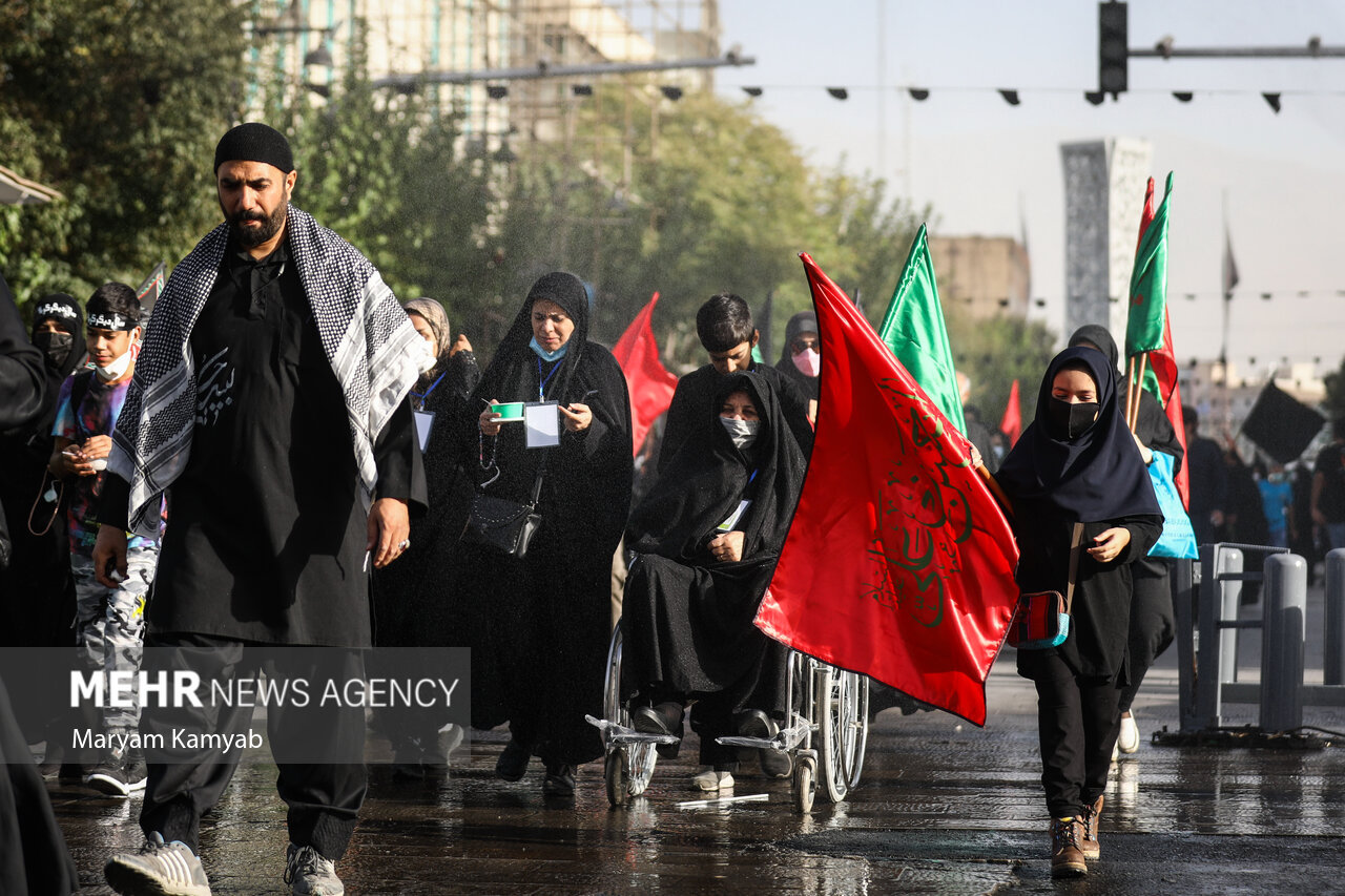 اربعین حسینی کے موقع پر حسینی عزاداروں کا پیدل مارچ