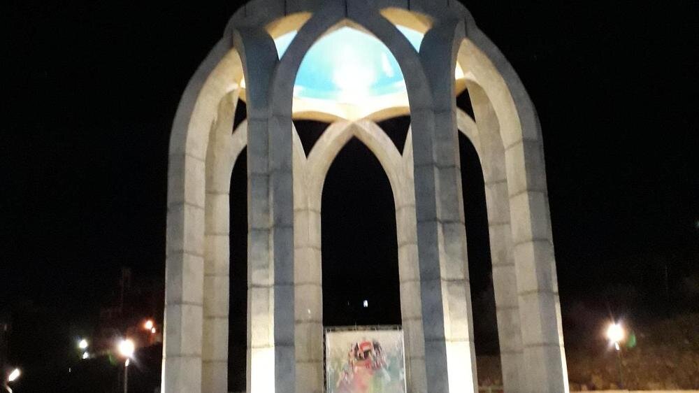 نمادهای شهدا در شهر شیراز باید به نشانه شهری و فرهنگی تبدیل شود