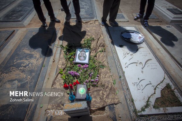 روز خاکسپاری عمید بخاطر رعایت پروتکل های بهداشتی تعداد محدودی از خانواده اش در بهشت زهرا حاضر بودند