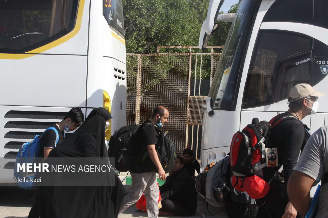 انتقال زائران اربعین در مرز مهران با ۲۵۰۰ دستگاه اتوبوس