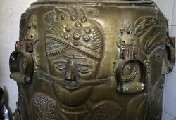 Engraving Iran's history on body of samovar