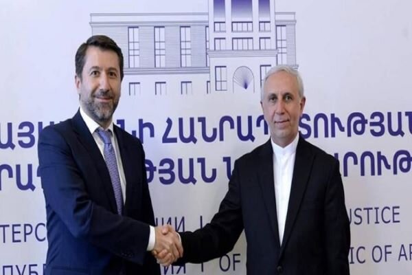 Iran envoy discusses extraditing convicts with Armenian Min.