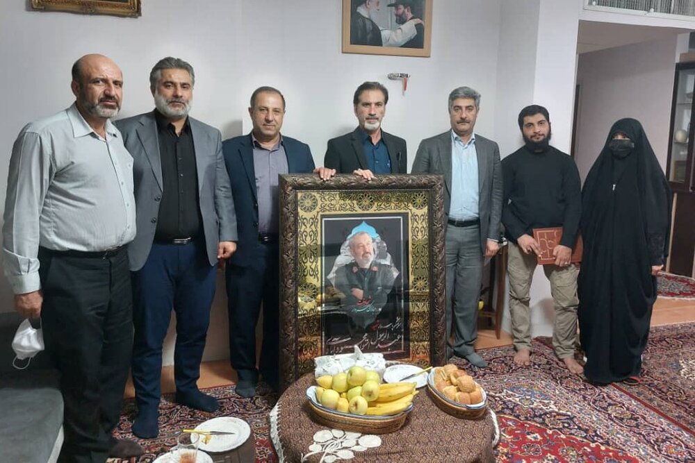 مسئولان آبفا شیراز با خانواده شهدا دیدار کردند