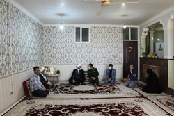 دیدار مدیرکل تبلیغات اسلامی لرستان با خانواده شهید «محمد حسین کامرانی»