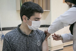 واکسیناسیون بیش از ۲۵۰۰ نفر در روز در مجتمع درمانی هلال احمر