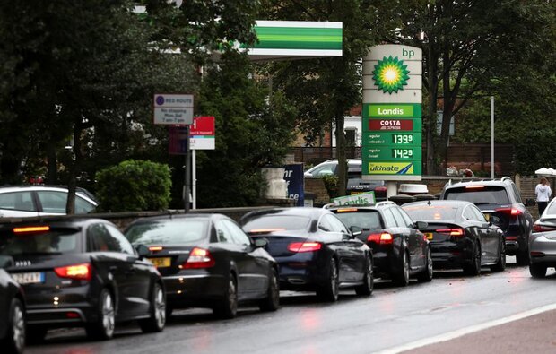 ارتش انگلستان برای سوخت‌رسانی به پمپ بنزین‌ها وارد عمل می‌شود