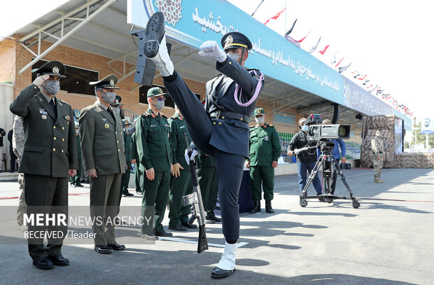 مراسم مشترک دانش‌آموختگی دانشجویان دانشگاه‌های افسری نیروهای مسلح، از طریق ارتباط تصویری فرمانده کل قوا با فرماندهان و یگانهای حاضر در دانشگاه افسری و تربیت پاسداری امام حسین (ع) برگزار شد