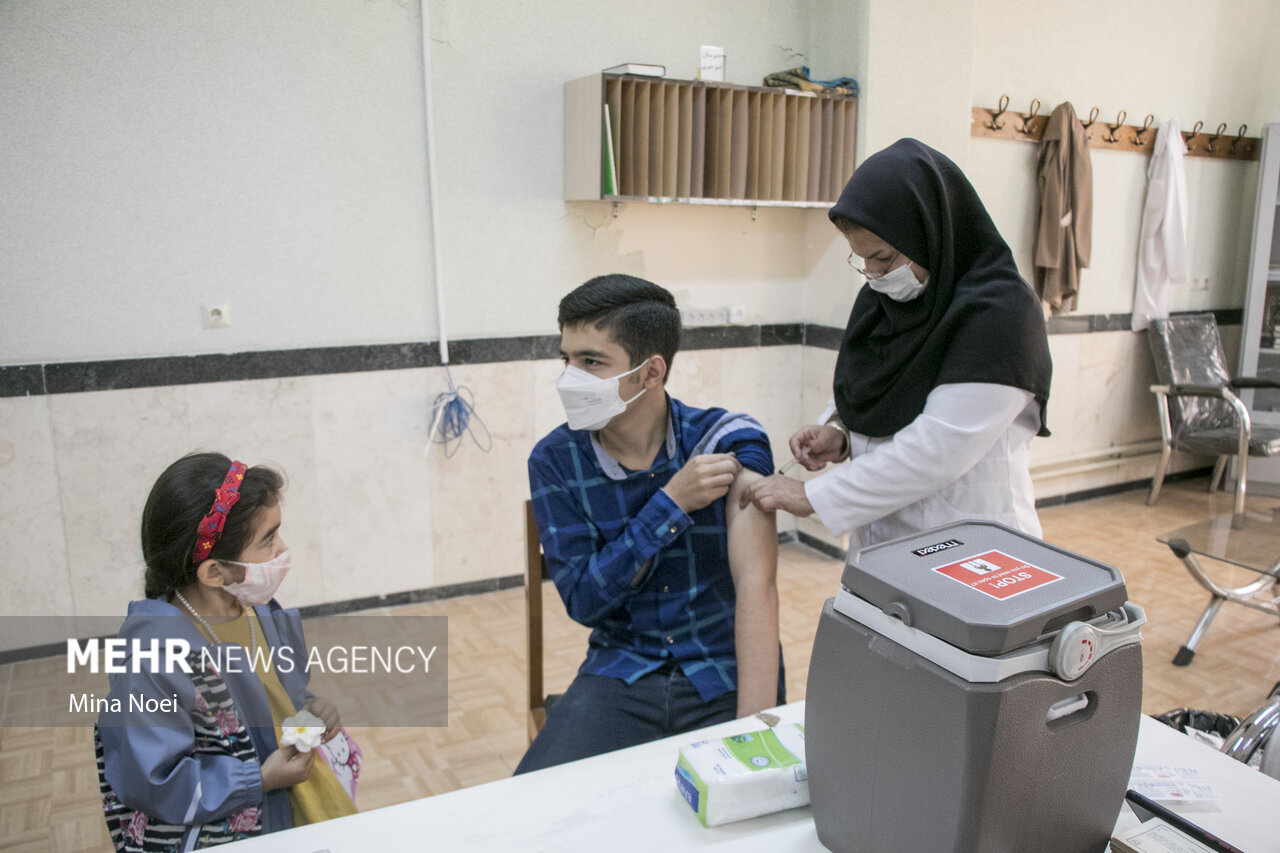 ۱۰ درصد دانش‌آموزان کردستانی علیه کرونا واکسینه شدند