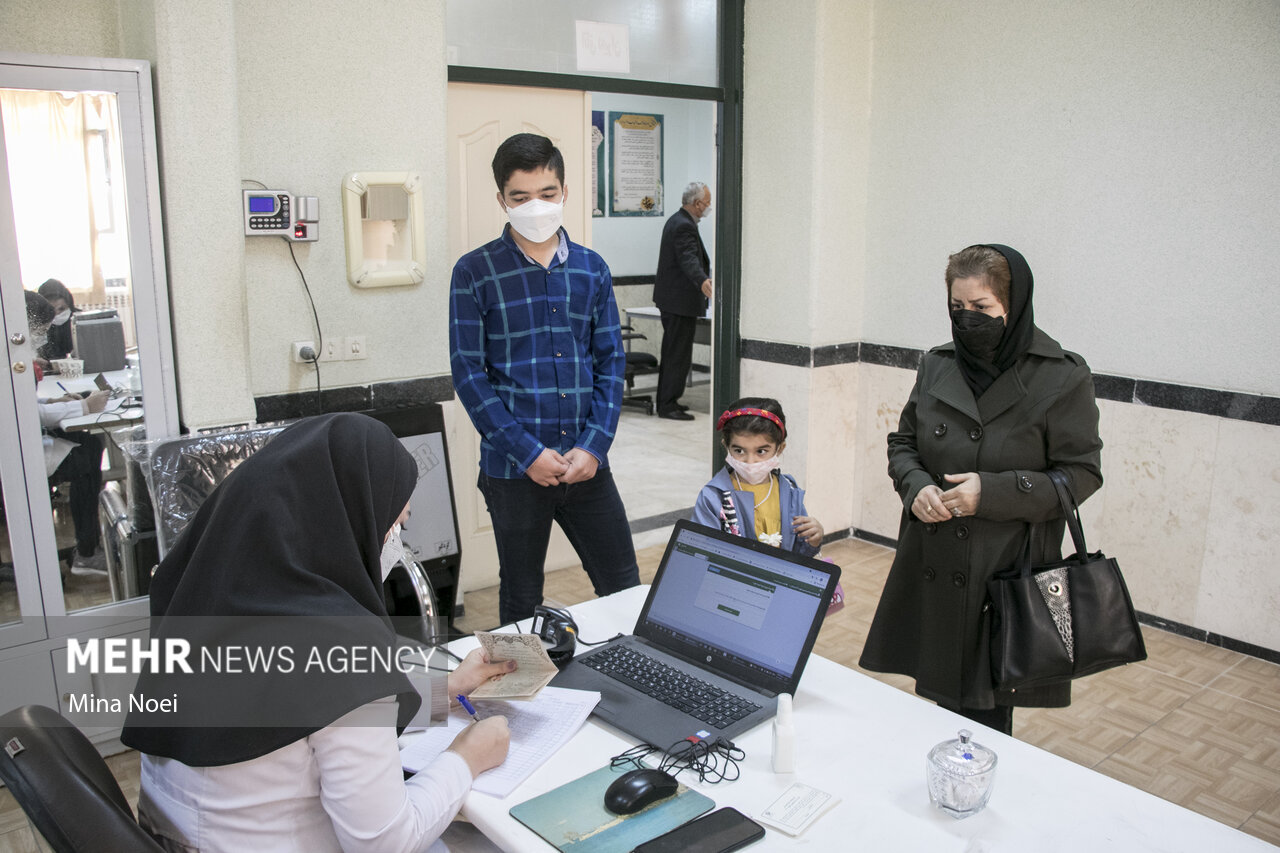 دانش آموزان کرمانشاهی هرچه سریع‌تر برای تزریق واکسن اقدام کنند