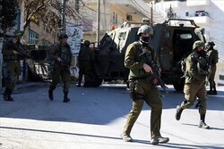 Zionist forces invade West Bank, detain 15 Palestinians