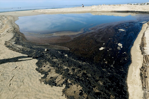 نشت نفتی بزرگ ساحل «هانتینگتون» کالیفرنیا را آلوده کرد