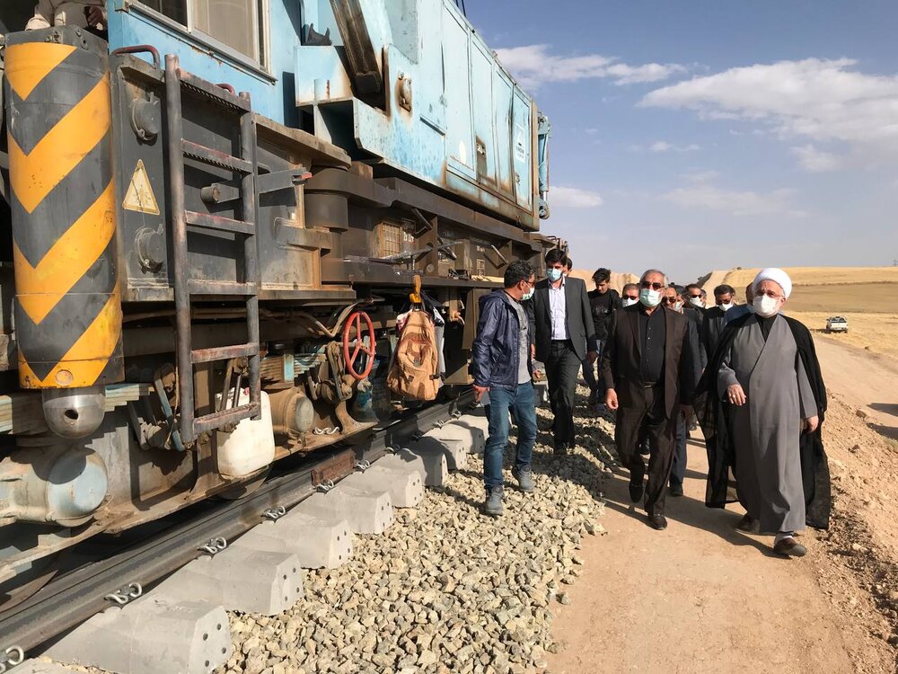 بازدید نماینده ولی‌فقیه در کردستان از پروژه راه‌آهن همدان-سنندج